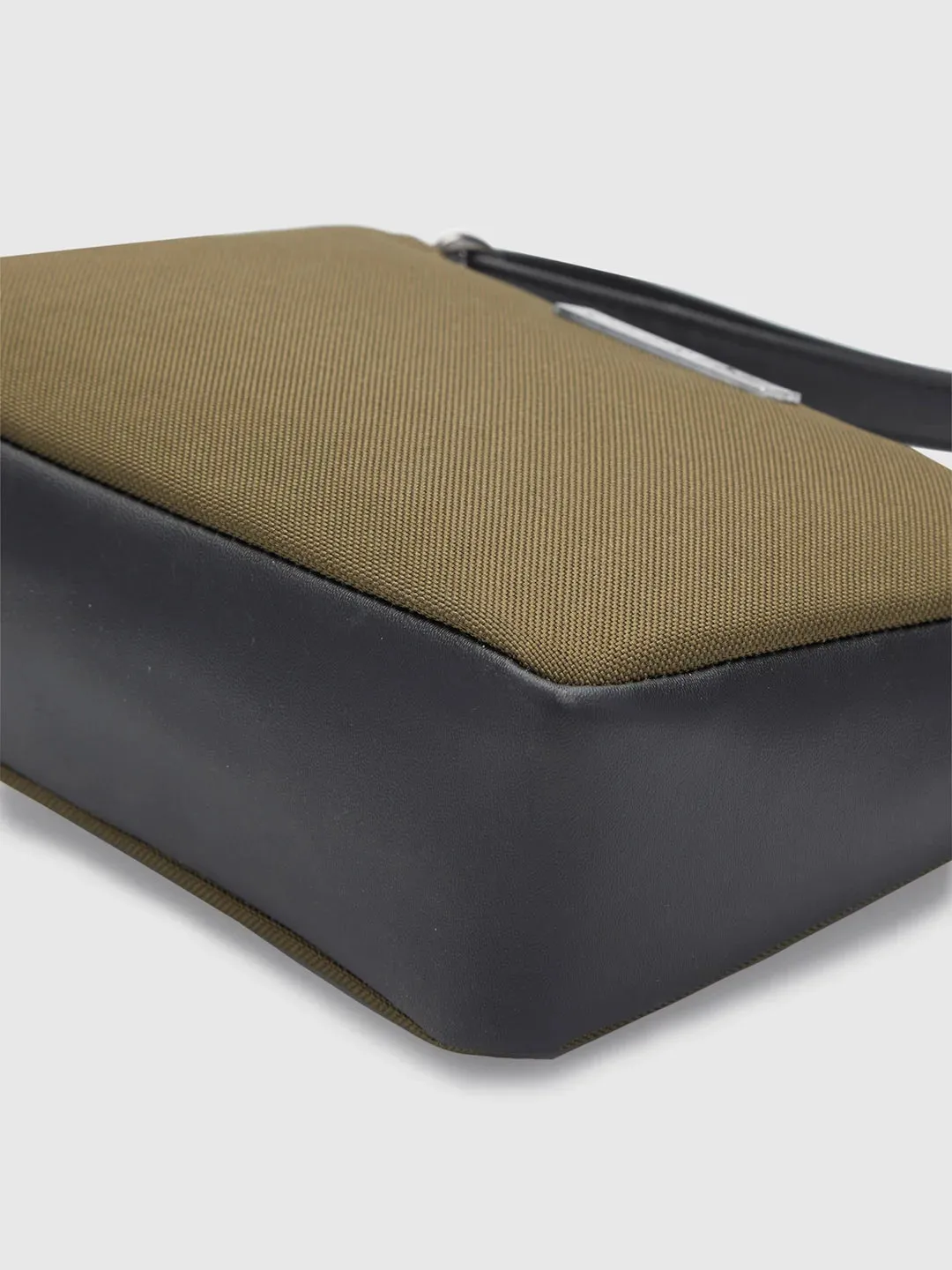 Caprese Rogue Mobile Sling Small Olive