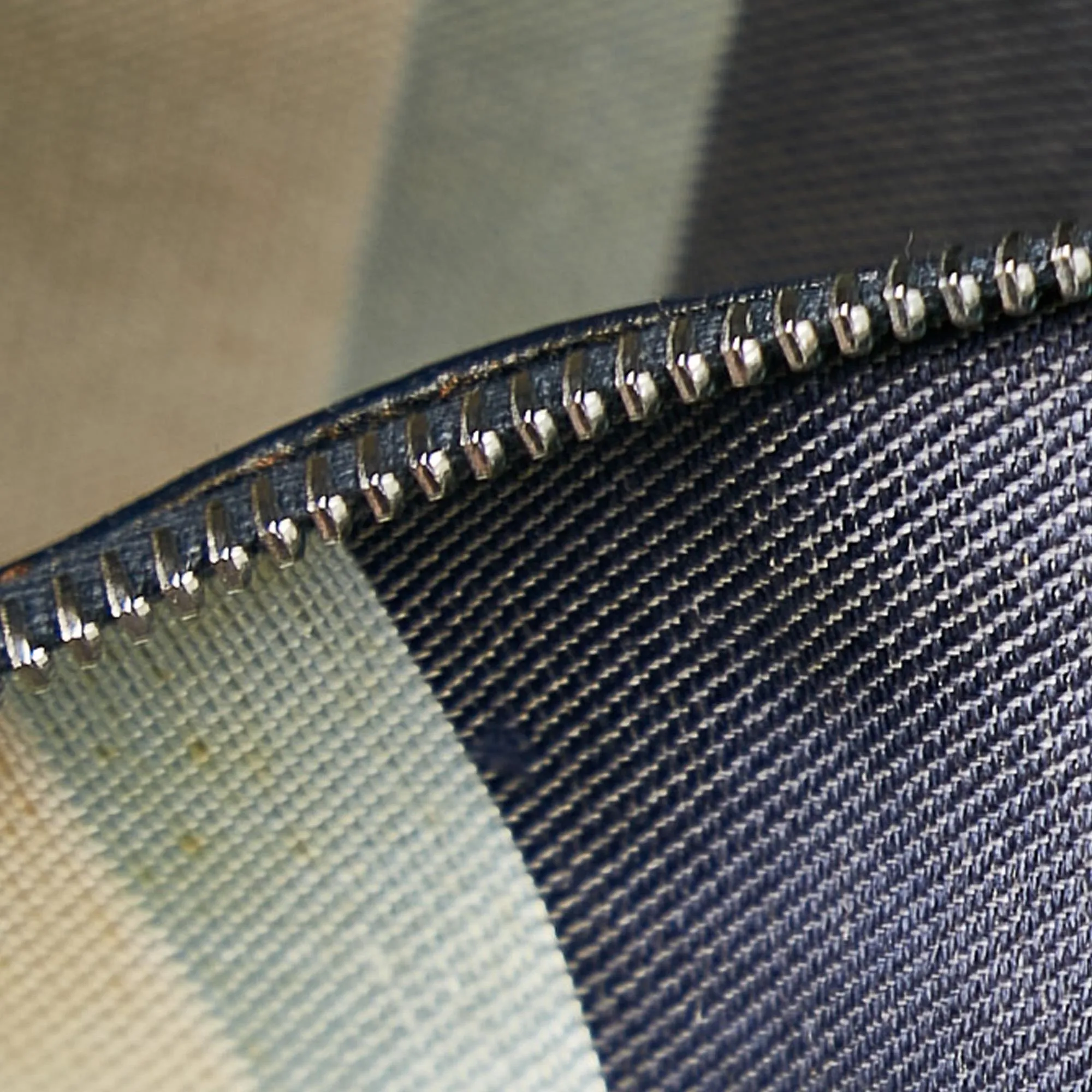 Fendi Canvas Shoulder Bag (SHG-Dfrie7)