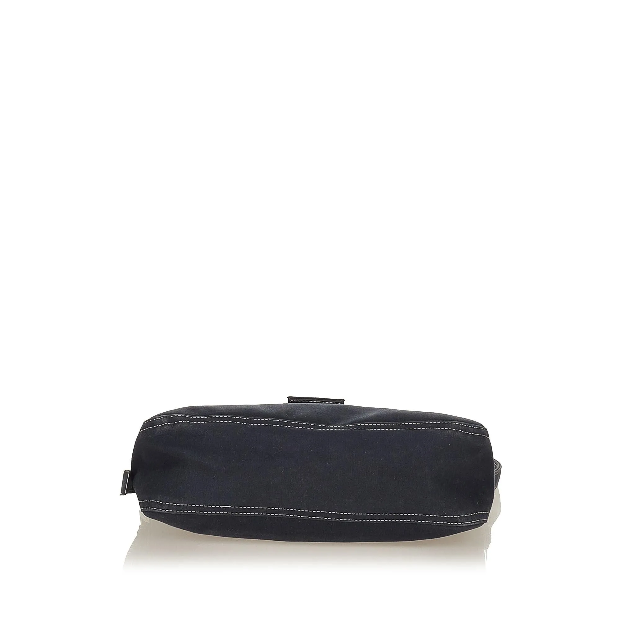 Fendi Canvas Shoulder Bag (SHG-Dfrie7)