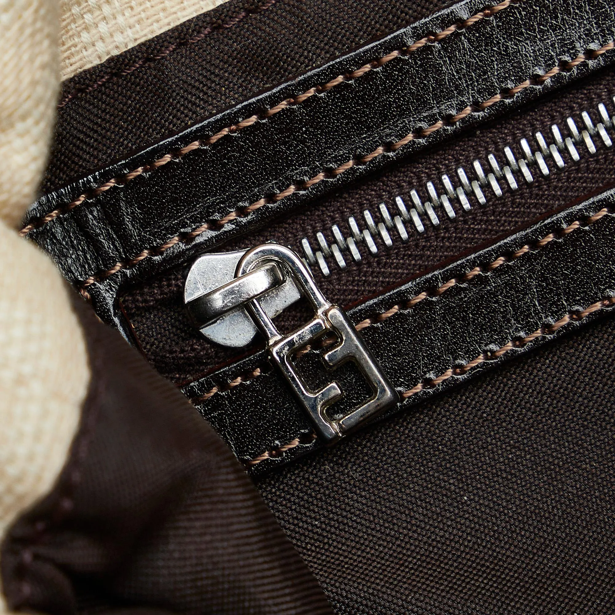 Fendi Zucca Baguette (SHG-wgKs1P)