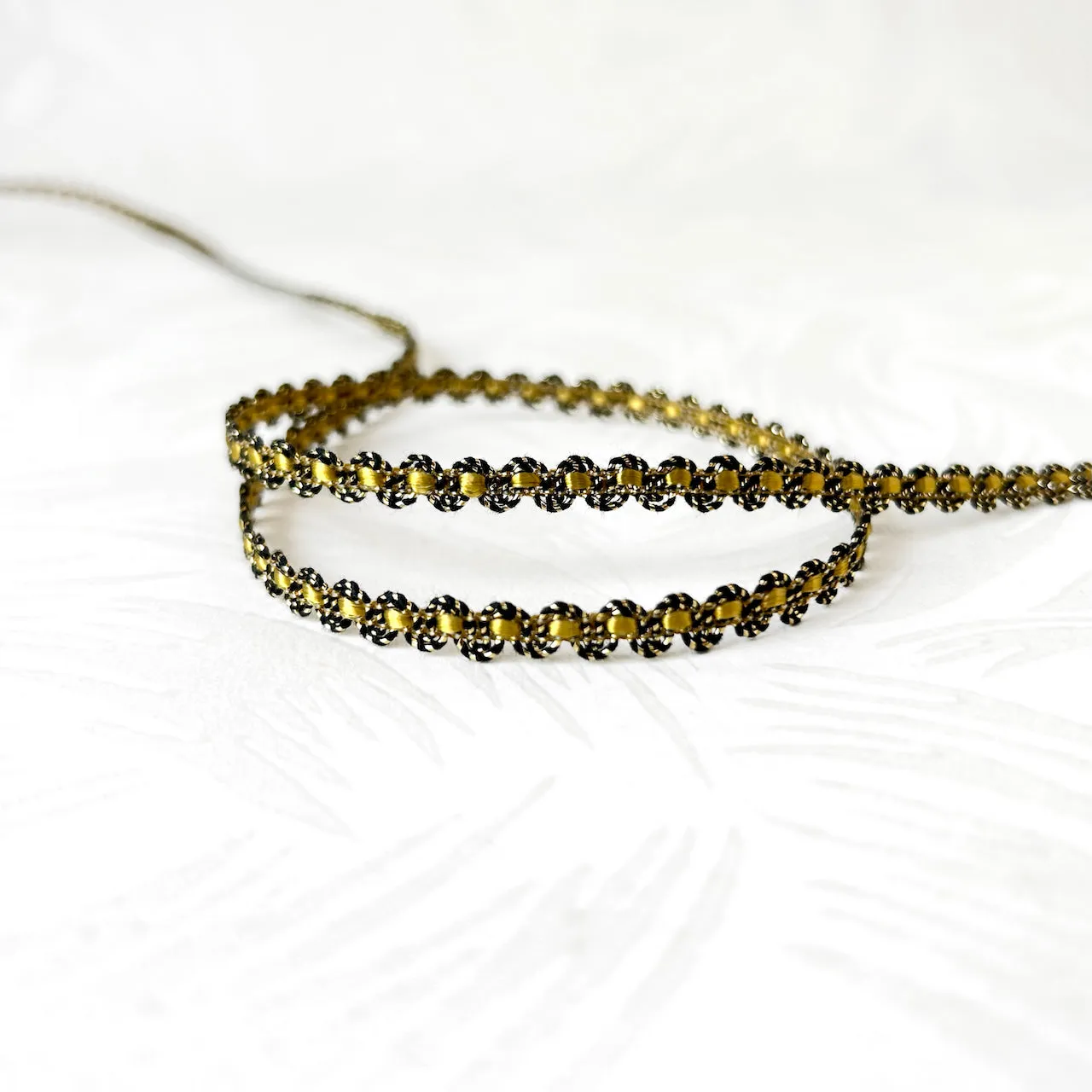 Scalloped Metallic Braid with Ribbon Inset 5/16" - Multiple Colorways