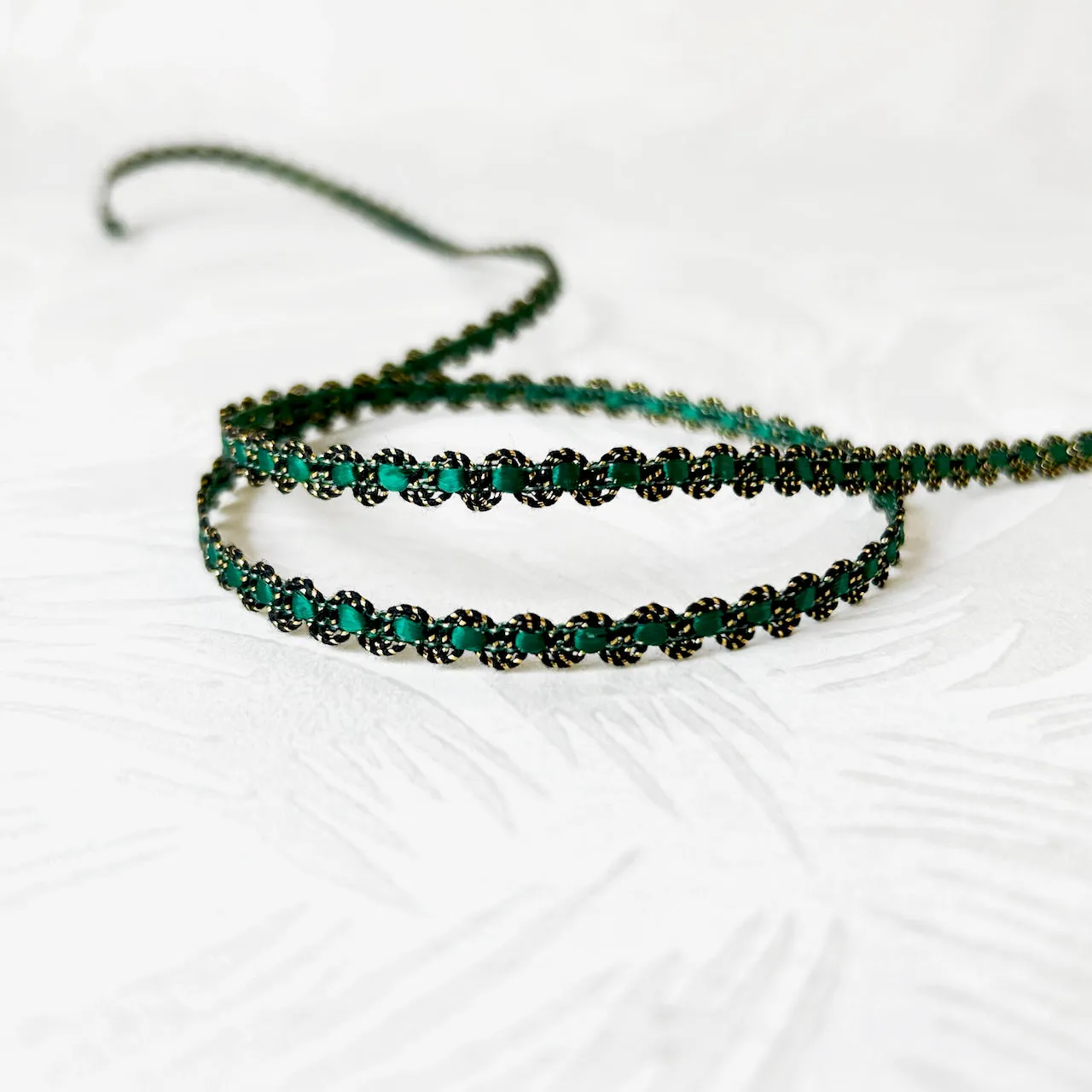 Scalloped Metallic Braid with Ribbon Inset 5/16" - Multiple Colorways