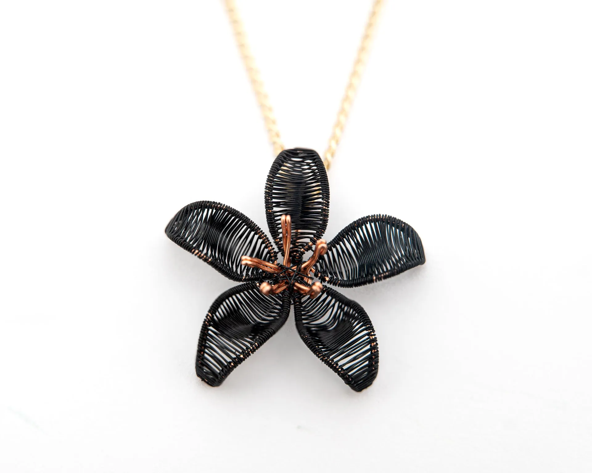Wireart Lily Pendant, Black